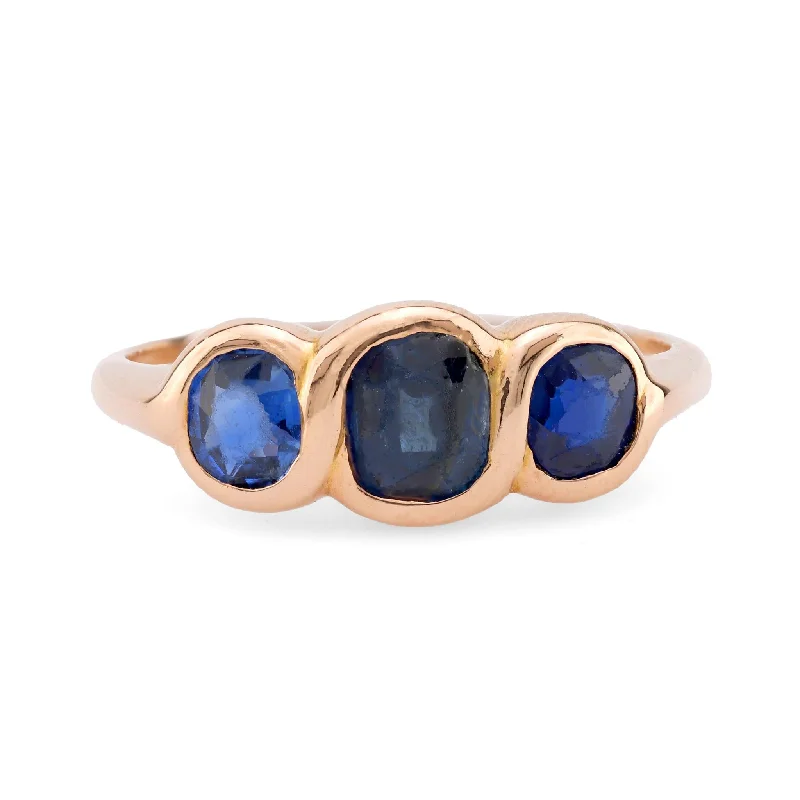 Women’s crown rings-Retro sapphire 18k rose gold three stone ring