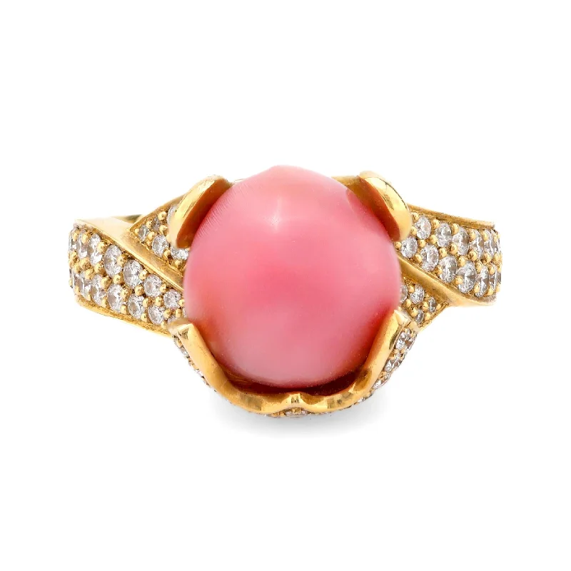 Women’s luxury diamond rings-Modern conch pearl diamond 18k yellow gold ring