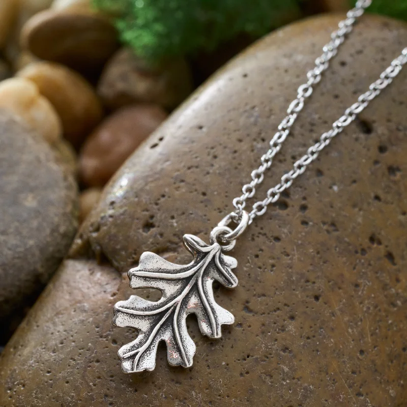 Women’s silver birthstone necklaces-Vintage Oak Leaf Necklace