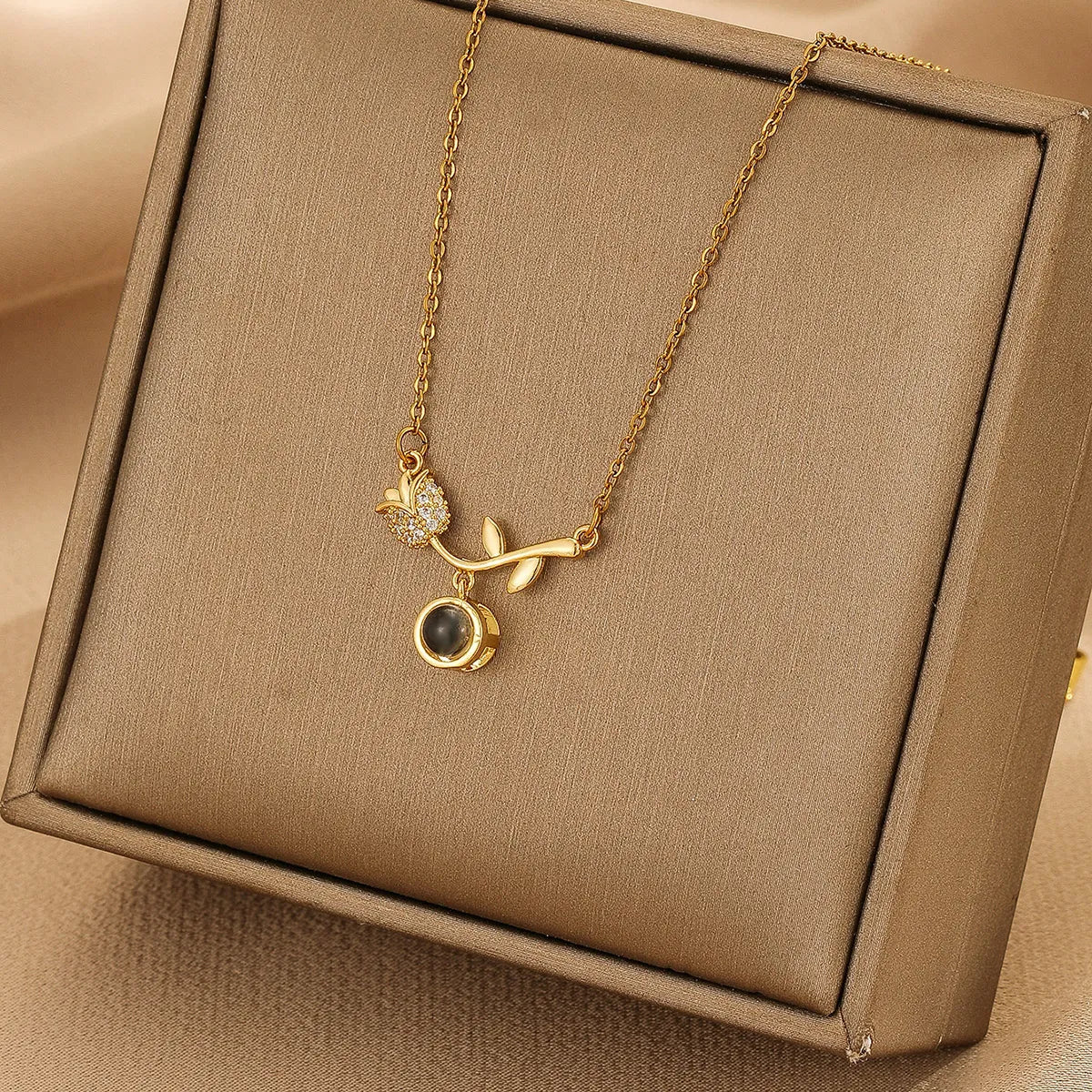 Women’s gold-plated necklaces-Simple Style Flower Copper 18k Gold Plated Pendant Necklace