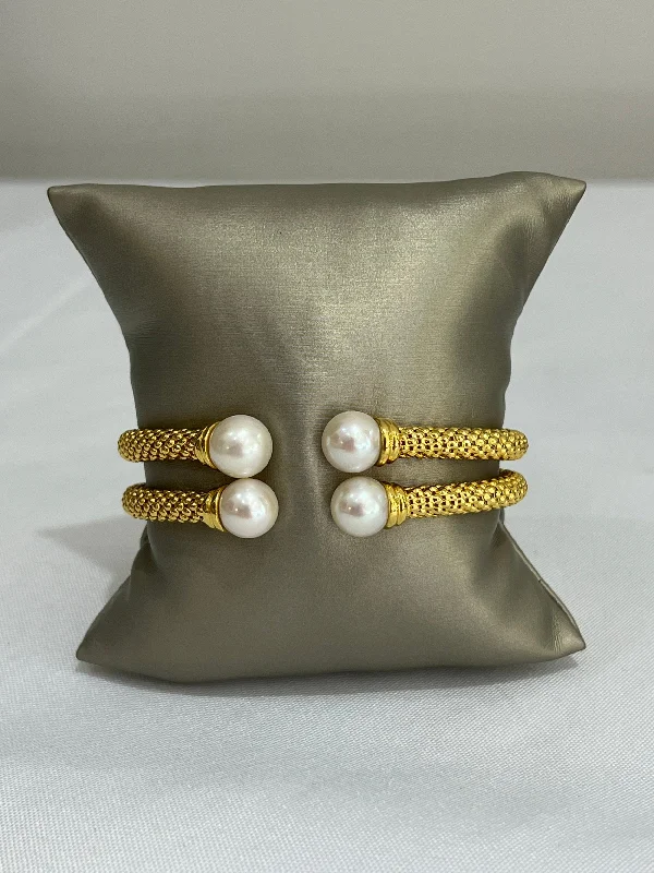 Women’s hammered bangles-21k Gold Pearl Cuff Himo Bracelet