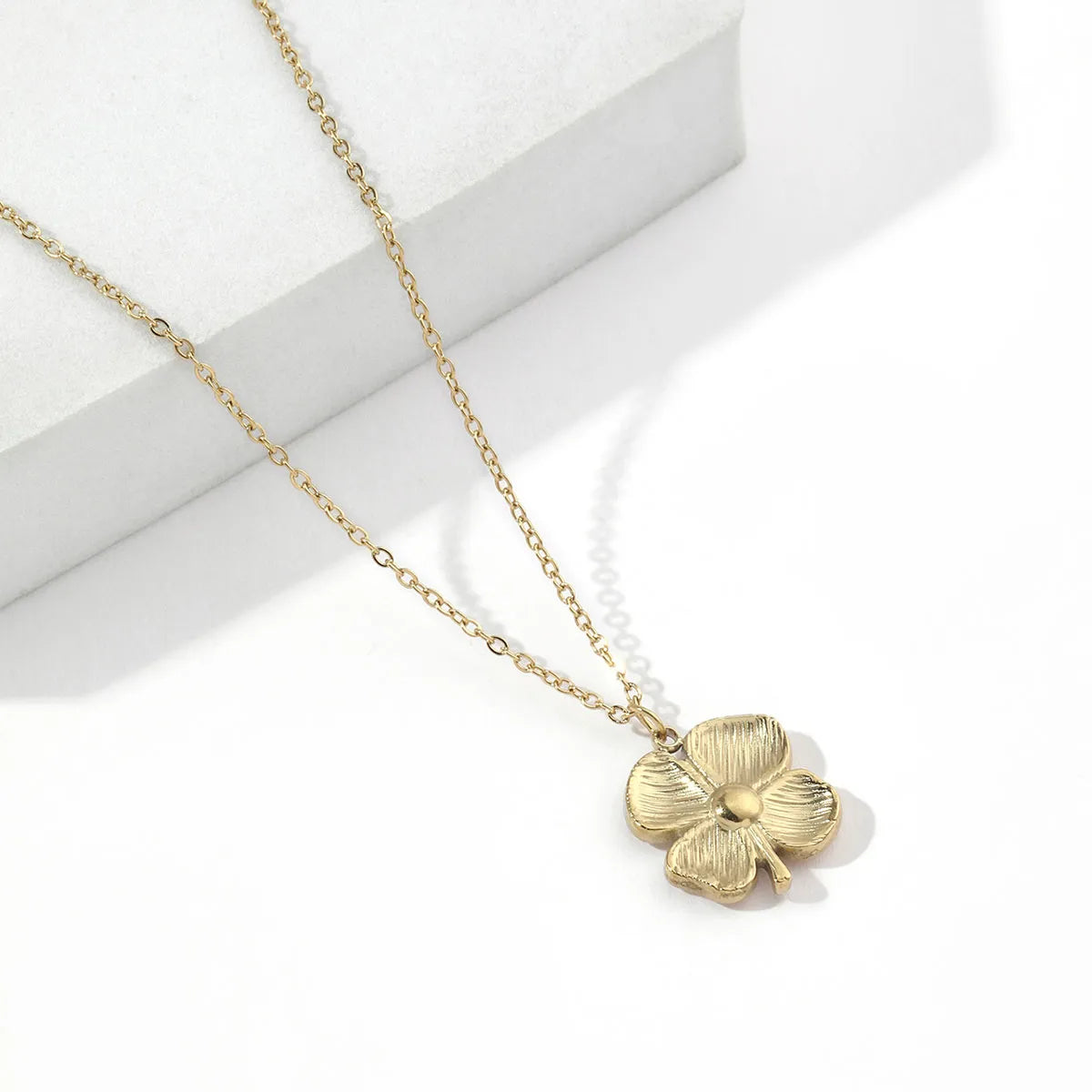 Women’s opal necklaces-Simple Style Four Leaf Clover Titanium Steel Polishing Plating 18k Gold Plated Pendant Necklace