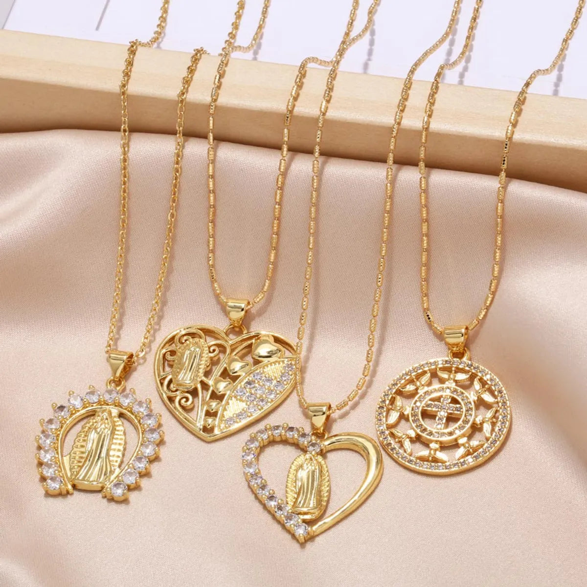 Women’s engraved necklaces-Simple Style Heart Shape Copper Plating Inlay Zircon 18k Gold Plated Pendant Necklace