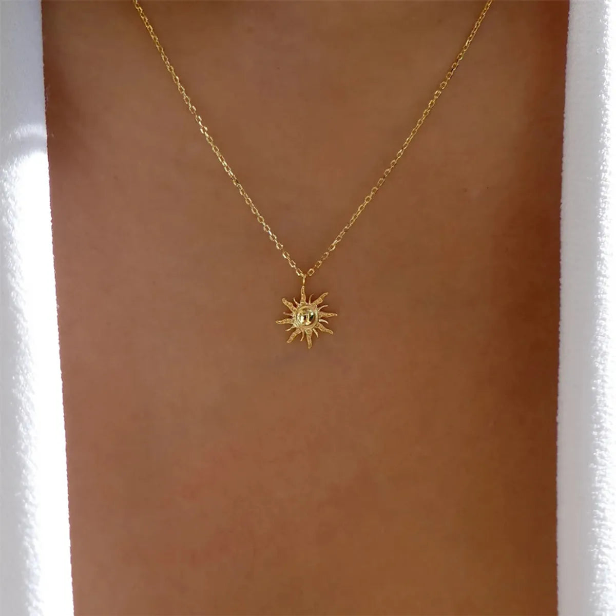 Women’s rose gold chain necklaces-Retro Sun Alloy Plating Women's Pendant Necklace