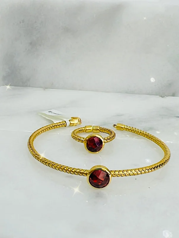 Women’s bangles-18k Gold Garnet Himo Bracelet Set