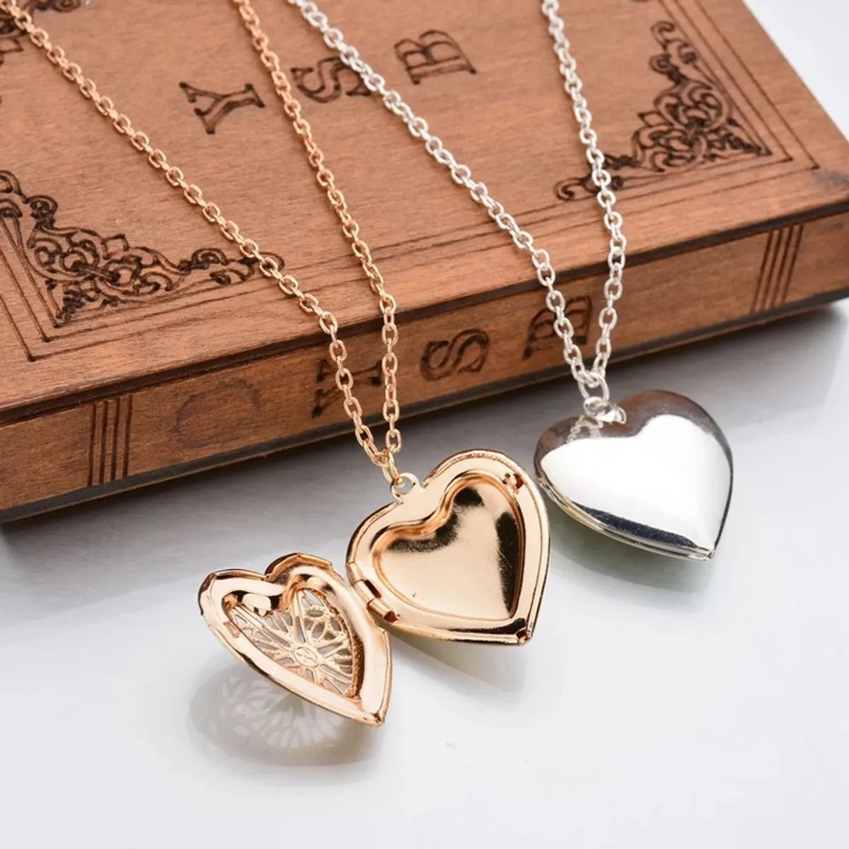 Women’s chunky necklaces-Simple Style Heart Shape Alloy Plating Women's Pendant Necklace