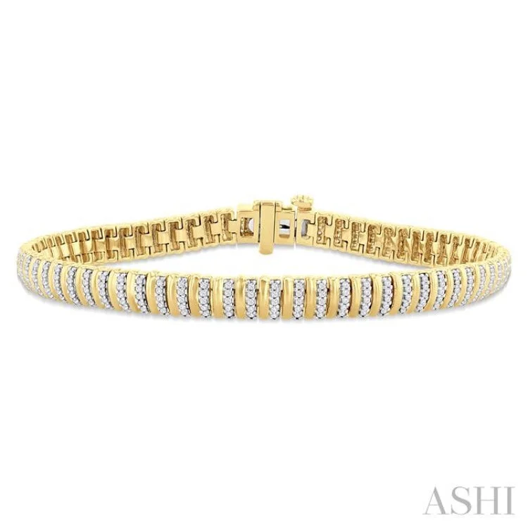 Women’s crystal bracelets-1 Ctw Ribbed Round Cut Diamond Bracelet in 10K Yellow Gold