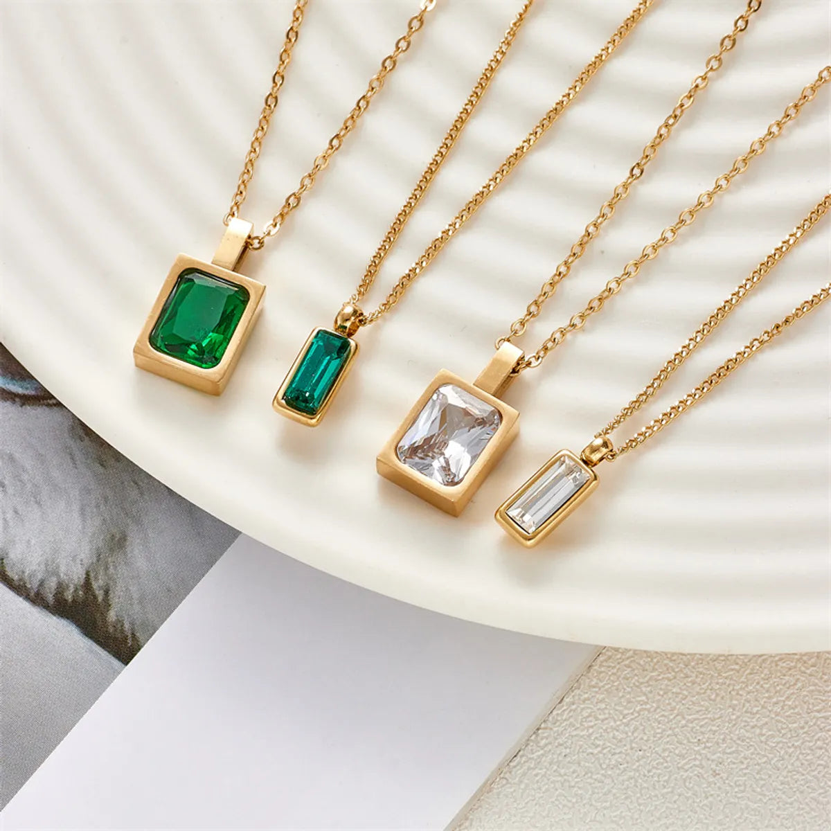 Women’s beaded necklaces-Simple Style Square Inlaid Emerald Zircon Stainless Steel Pendant Necklace