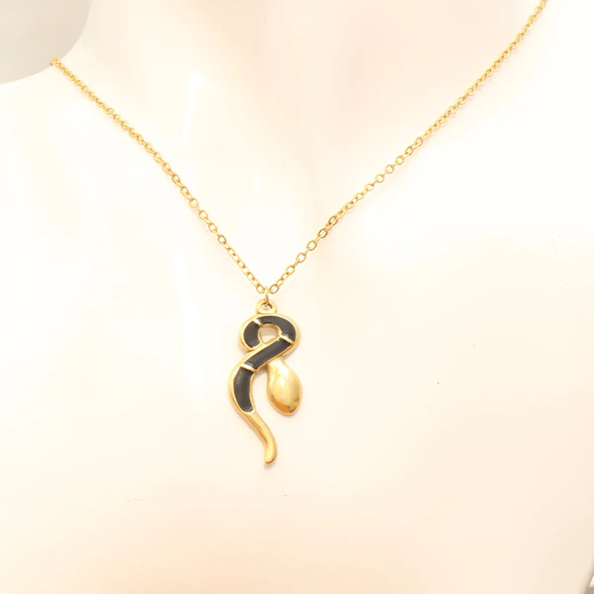 Women’s luxury necklaces-Stainless Steel 18K Gold Plated Retro Simple Style Snake Enamel Plating Pendant Necklace